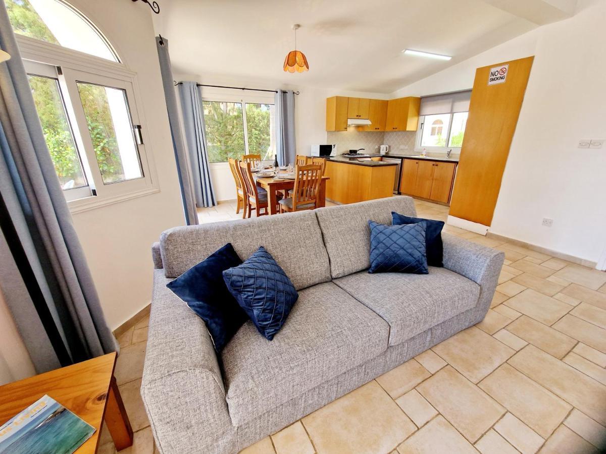 3 Bedroom Villa, Close To Coral Bay Strip And The *