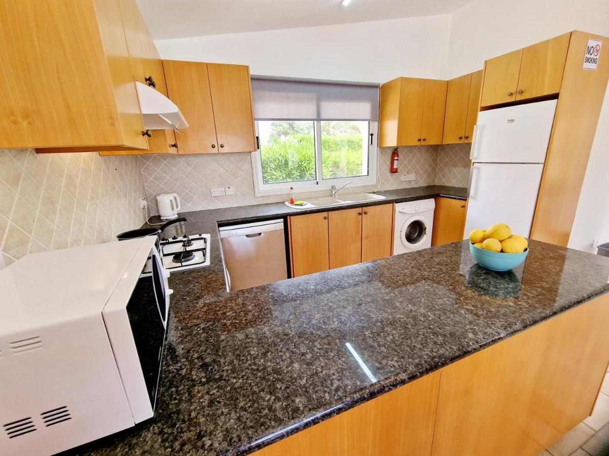 3 Bedroom Villa, Close To Coral Bay Strip And The *