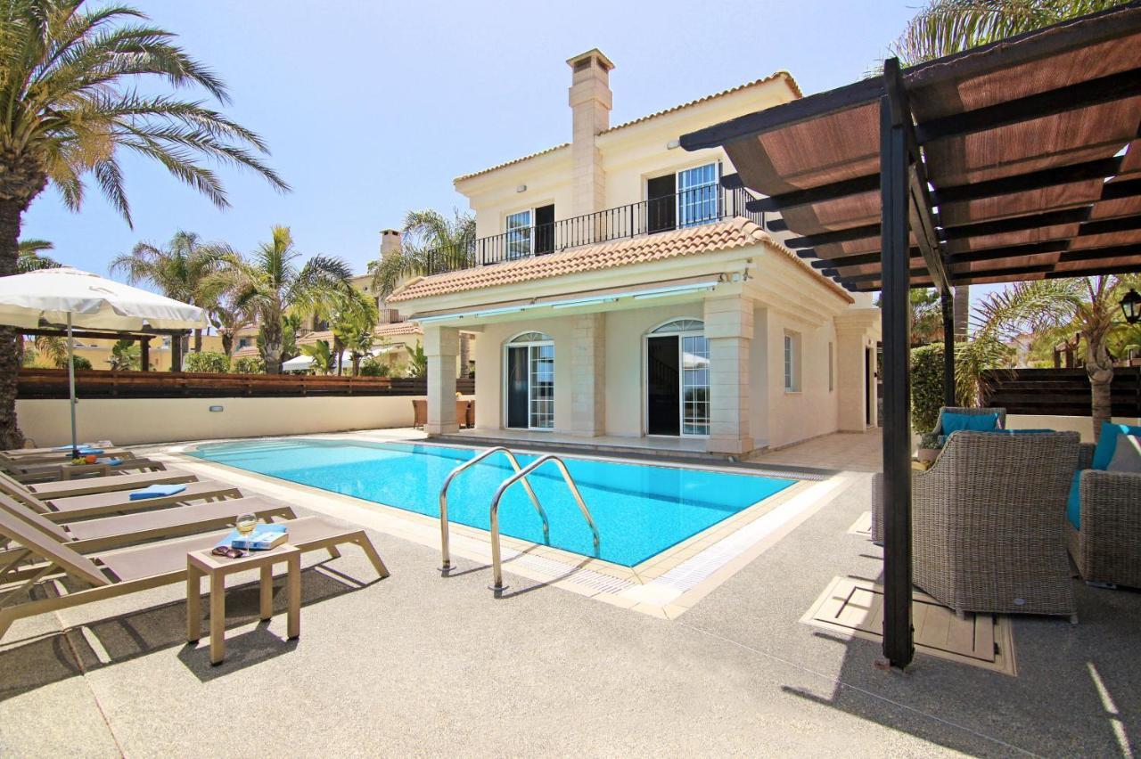 Oceania - Beachfront Villa *