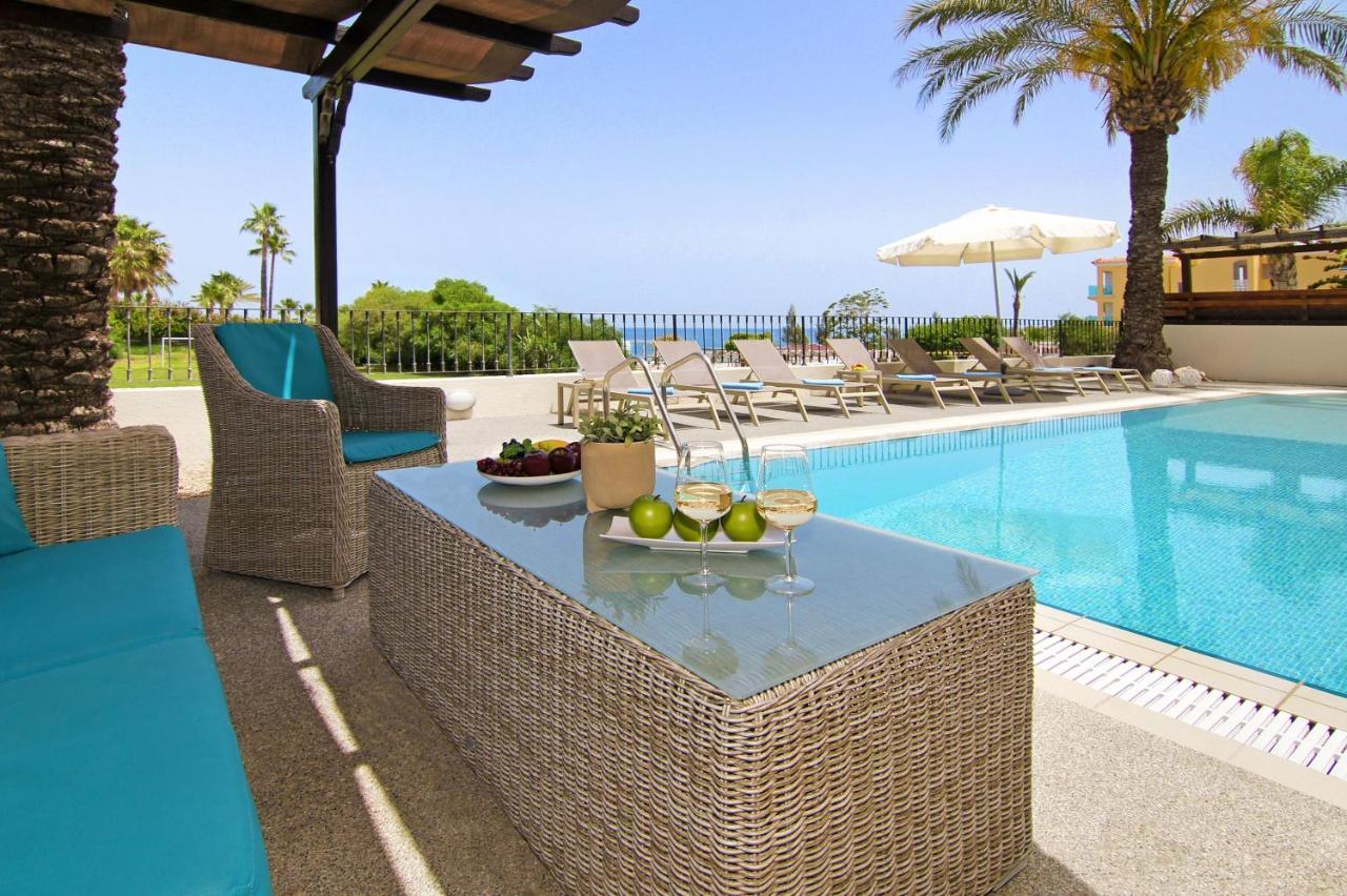 Oceania - Beachfront Villa Paralimni