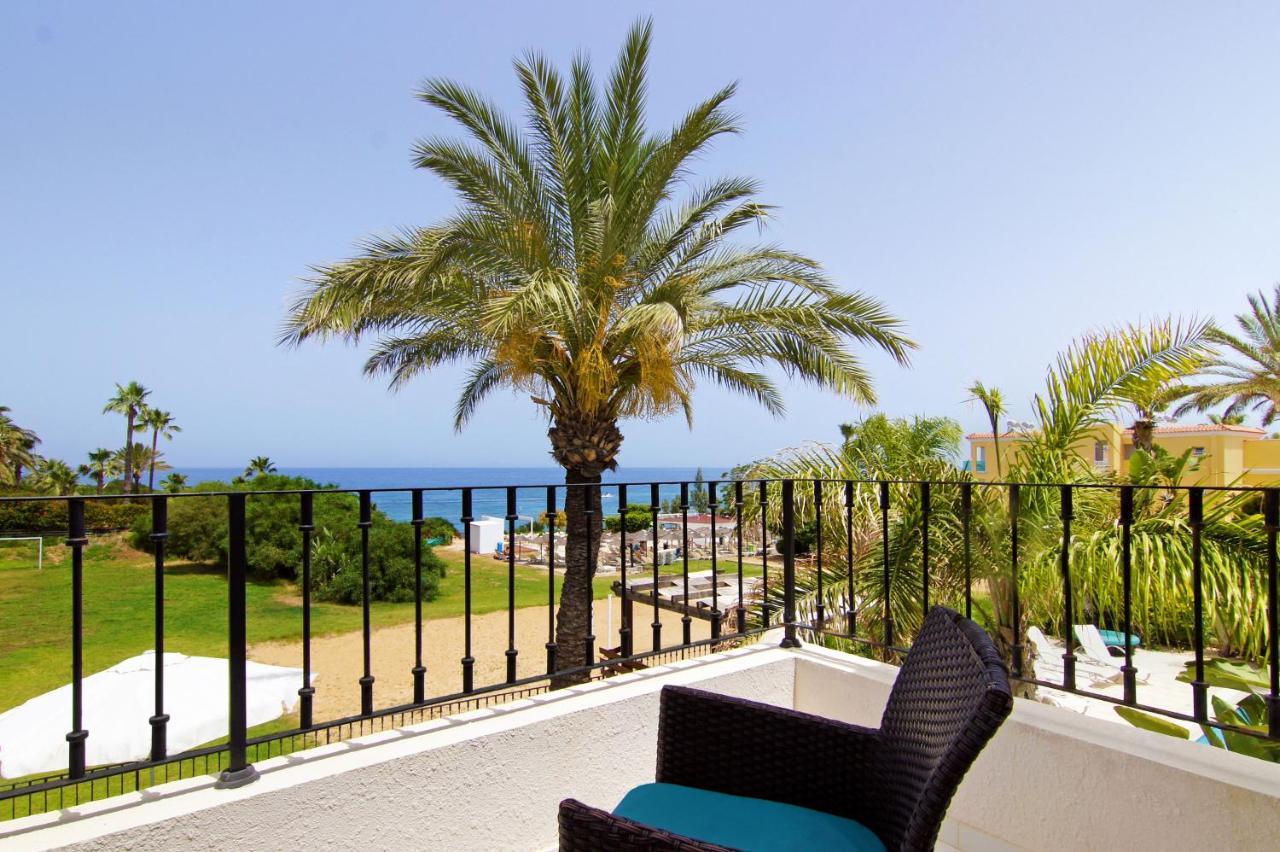 Villa Oceania - Beachfront *