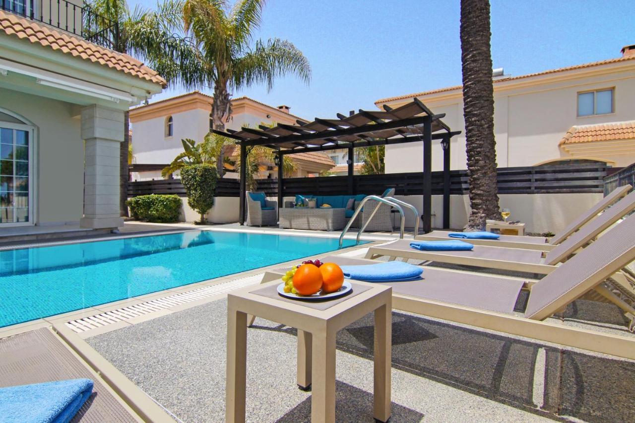 Oceania - Beachfront Villa *