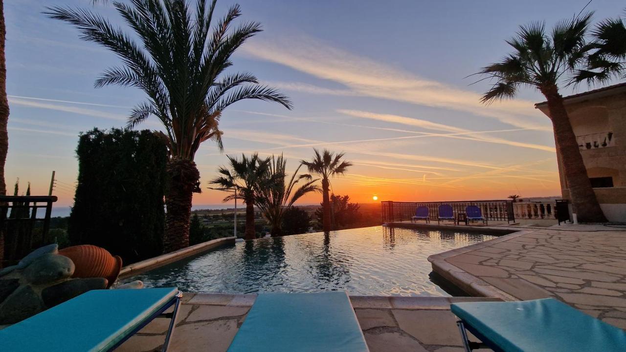 Host & - Sunset Kouklia