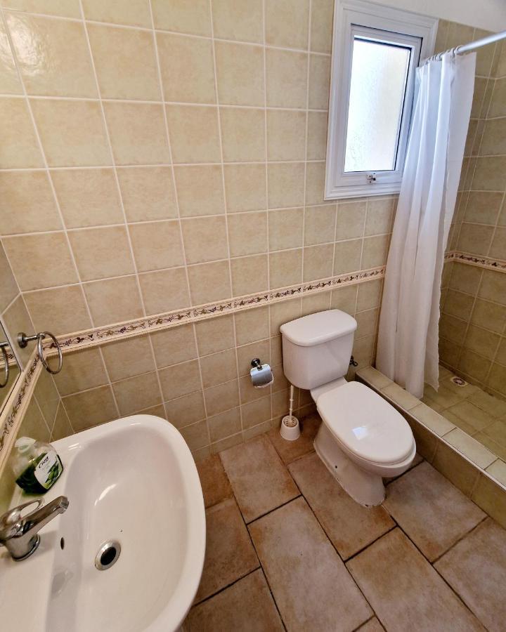 3 Bedroom Villa, Close To Coral Bay Strip And The *