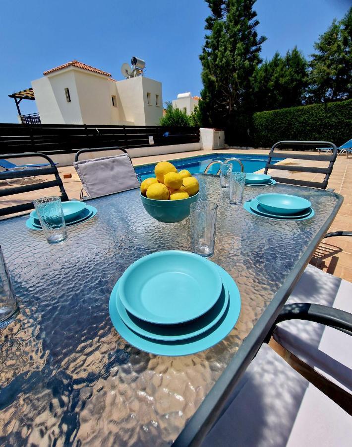 3 Bedroom Villa, Close To Coral Bay Strip And The *