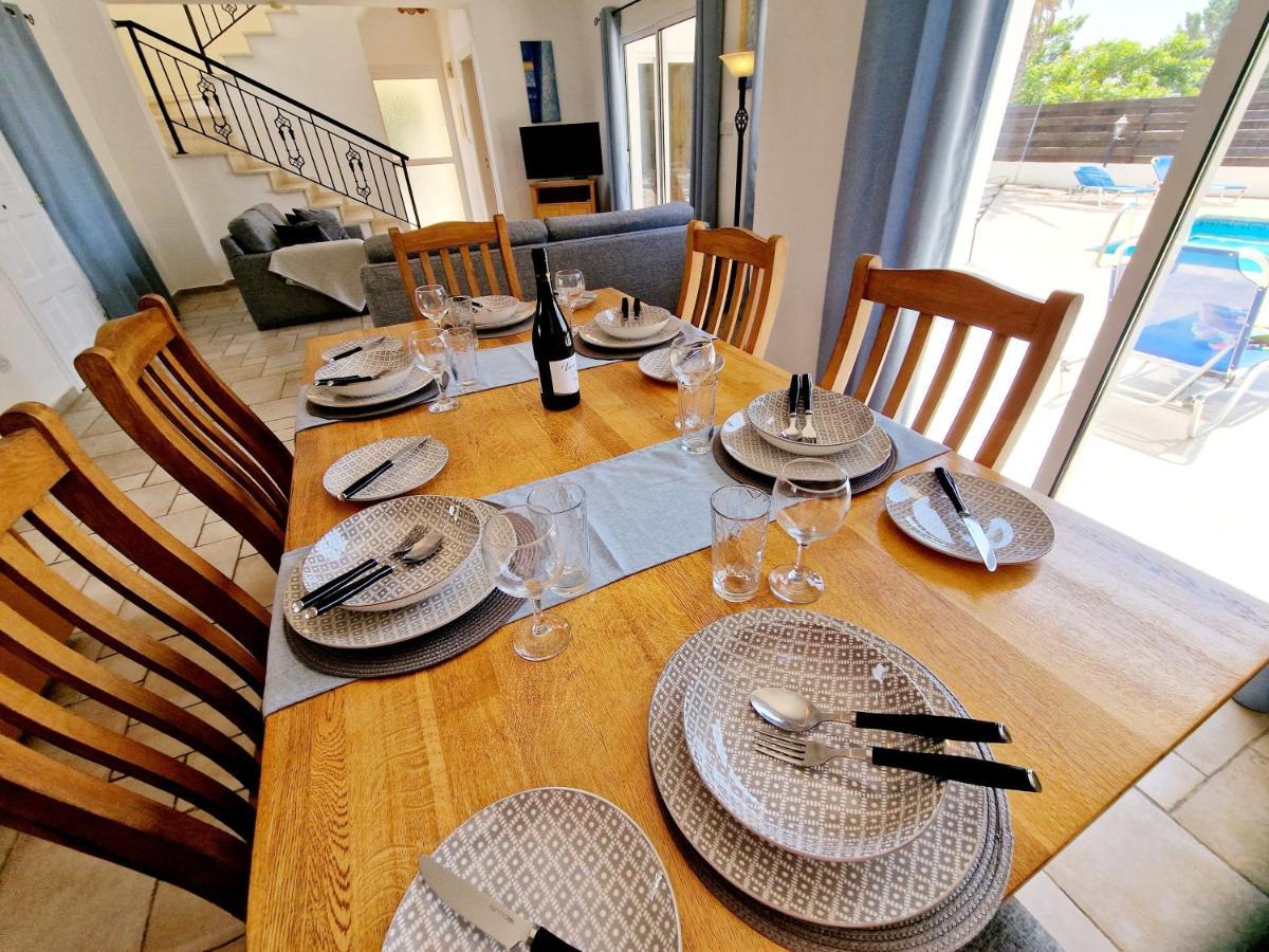 Villa 3 Bedroom Villa, Close To Coral Bay Strip And The *