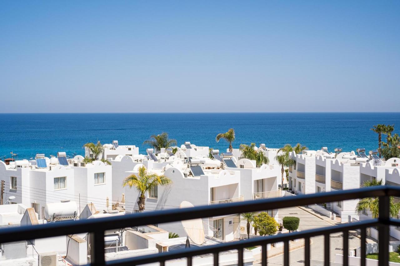 Anais Bay