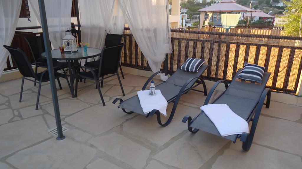 Loggin Holiday House * Peyia