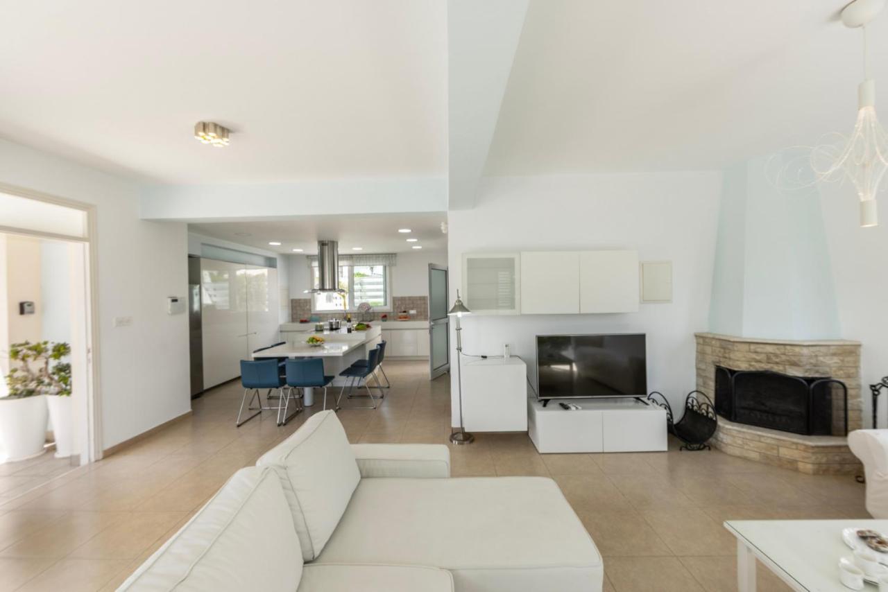 Villa Sunrise Zen Seafront Protaras