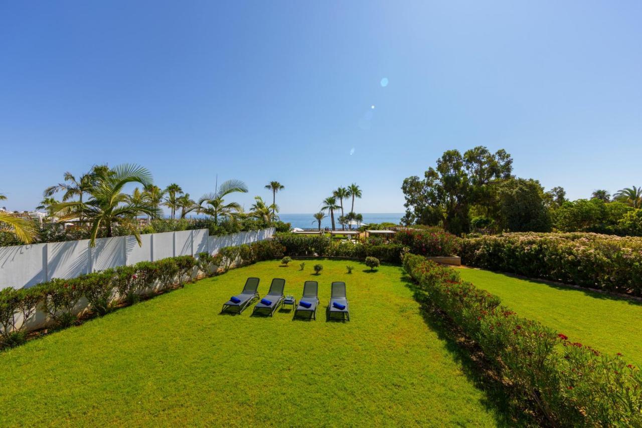 Sunrise Zen Seafront Villa *