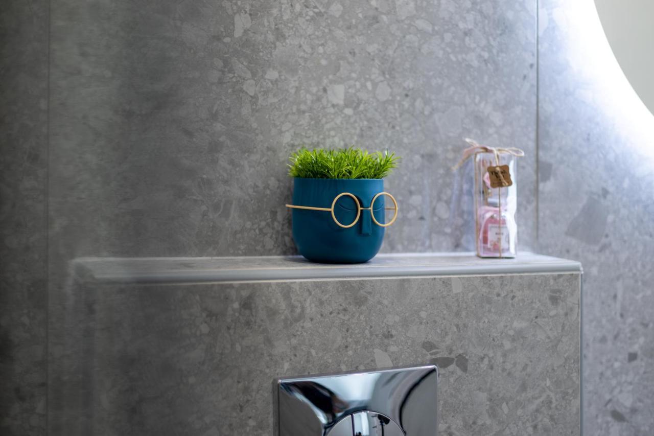 Kapparis Flat 22 *