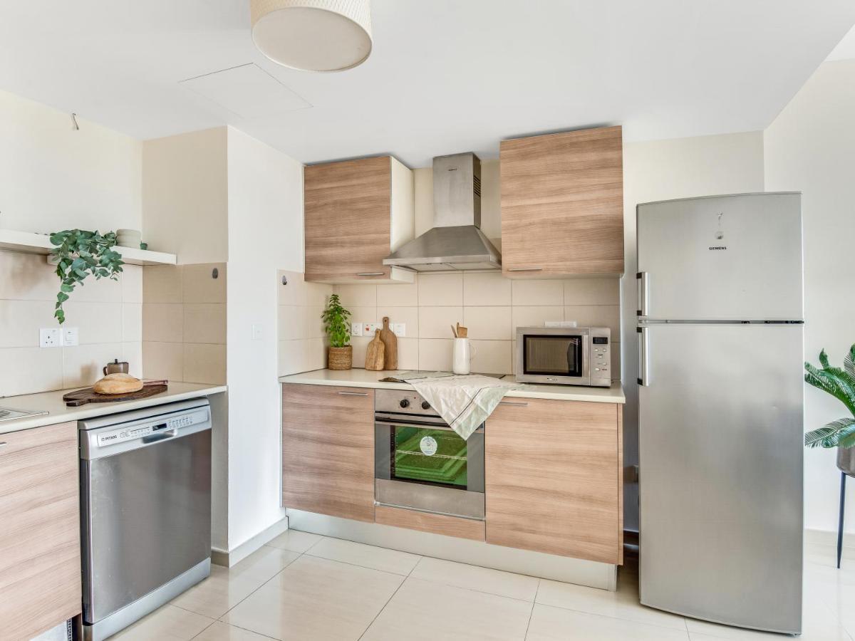 Appartement Marathon With Shared Pool