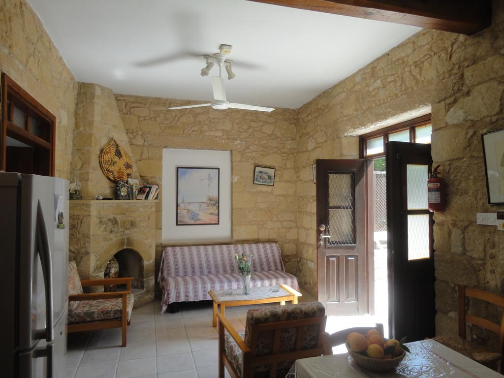 Spanos House * Goudhi
