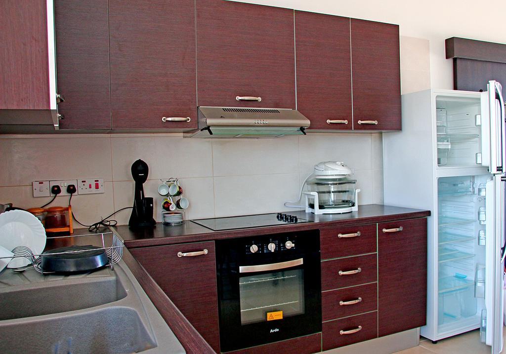 Kissonerga Sea View Apartment *