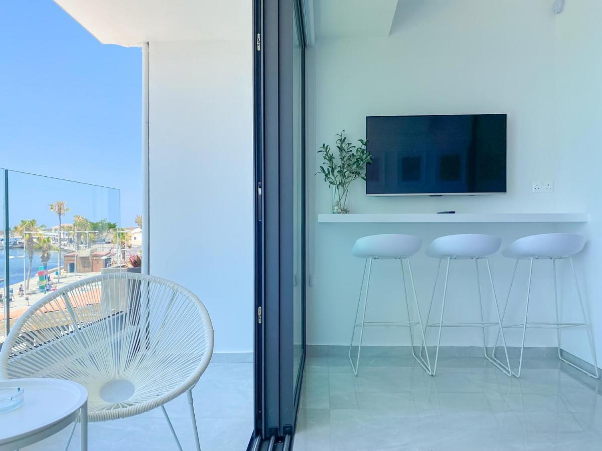 Phaedrus Living: Marina Sea View Flat 214 Emerald Apartment *