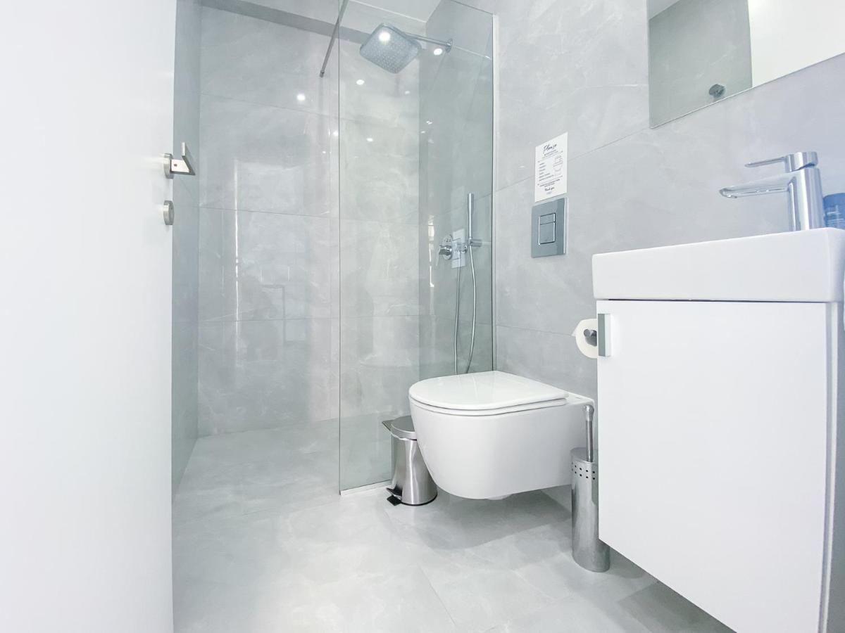 Phaedrus Living: Marina Sea View Flat 214 Emerald *