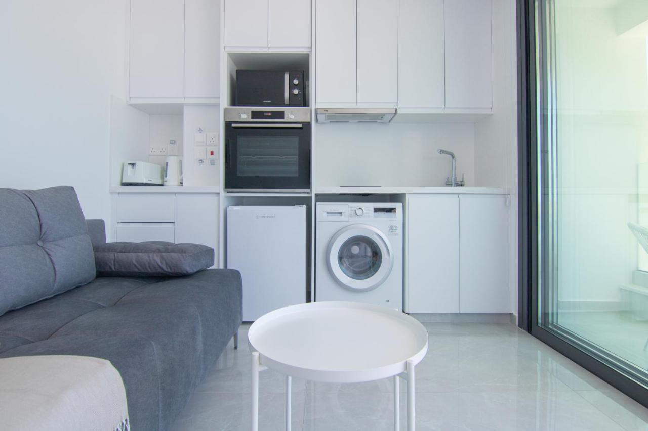 Phaedrus Living: Marina Sea View Flat 214 Gold