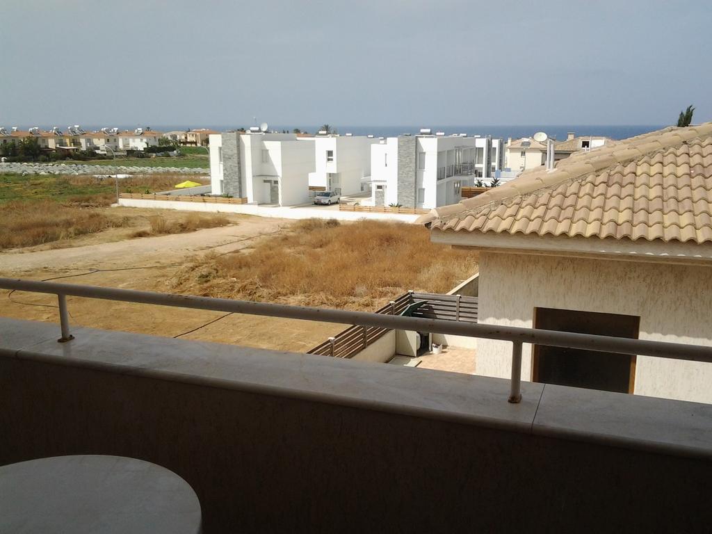 Artemis Karas Holidays * Paralimni