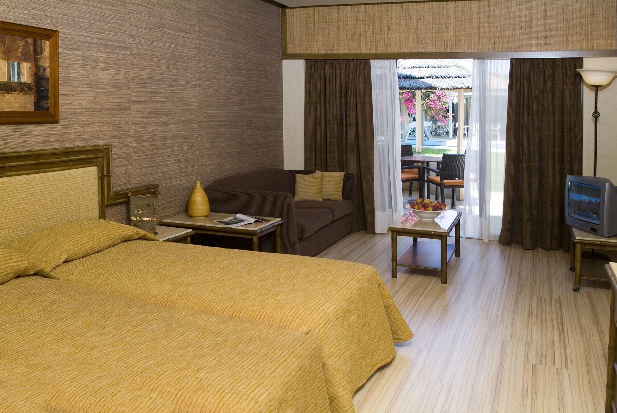 Palm & 4* Larnaca