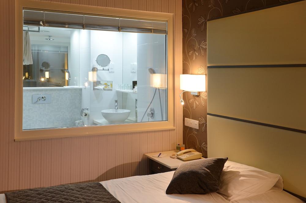 Resort Palm & Larnaca