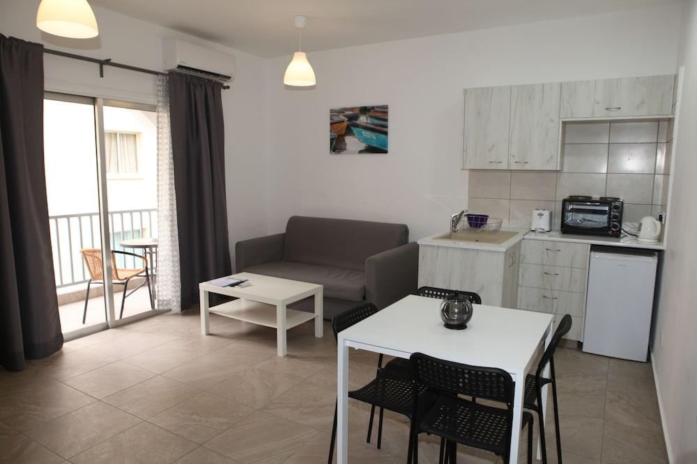 Aparthotel Polyxeni