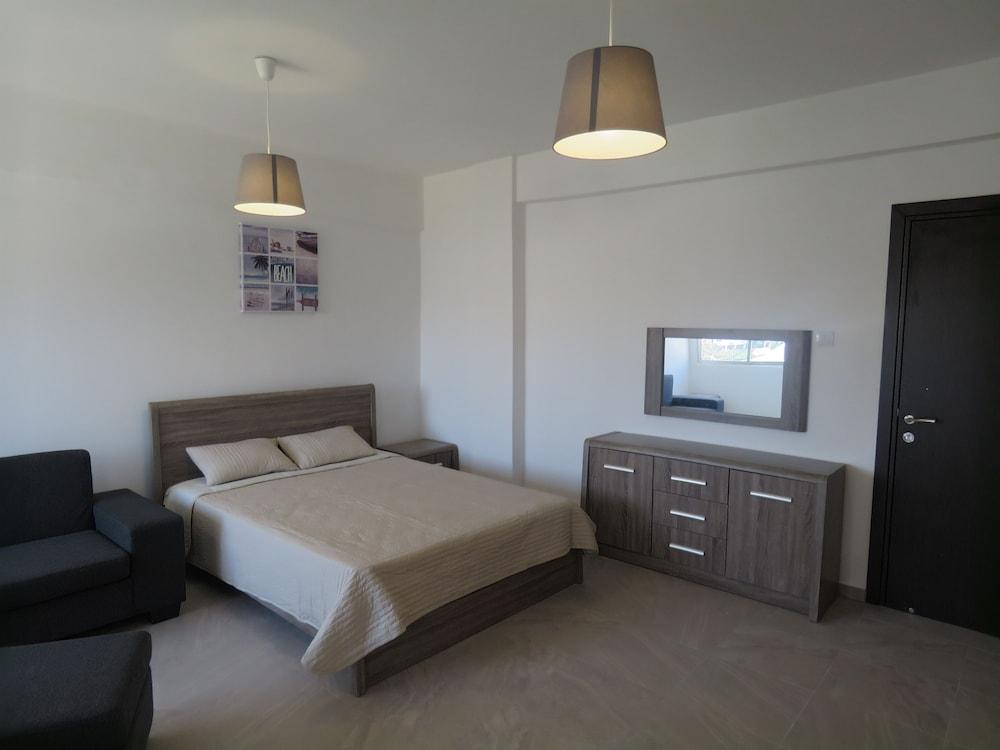 Polyxeni Aparthotel 3*