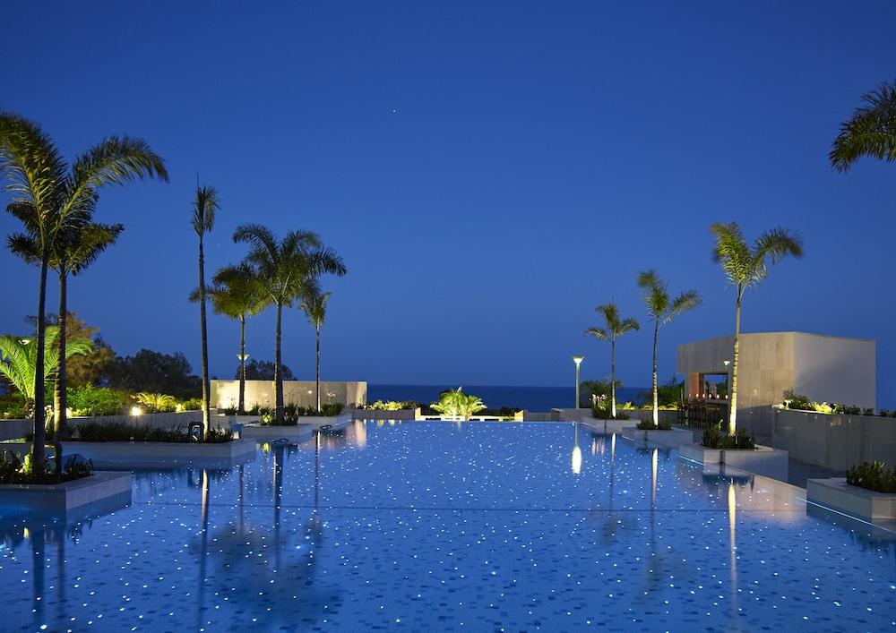 Four Seasons Hotel