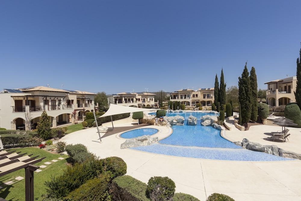 Apartment Residences *