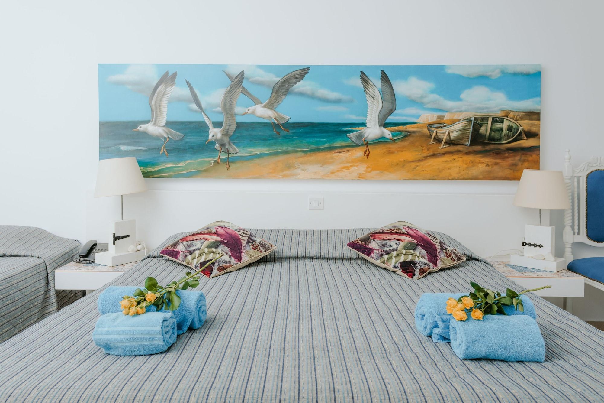 Opera Hotel *