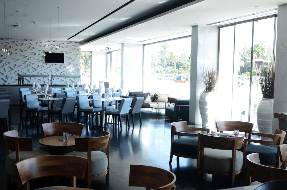 Sun Hall Hotel 4*