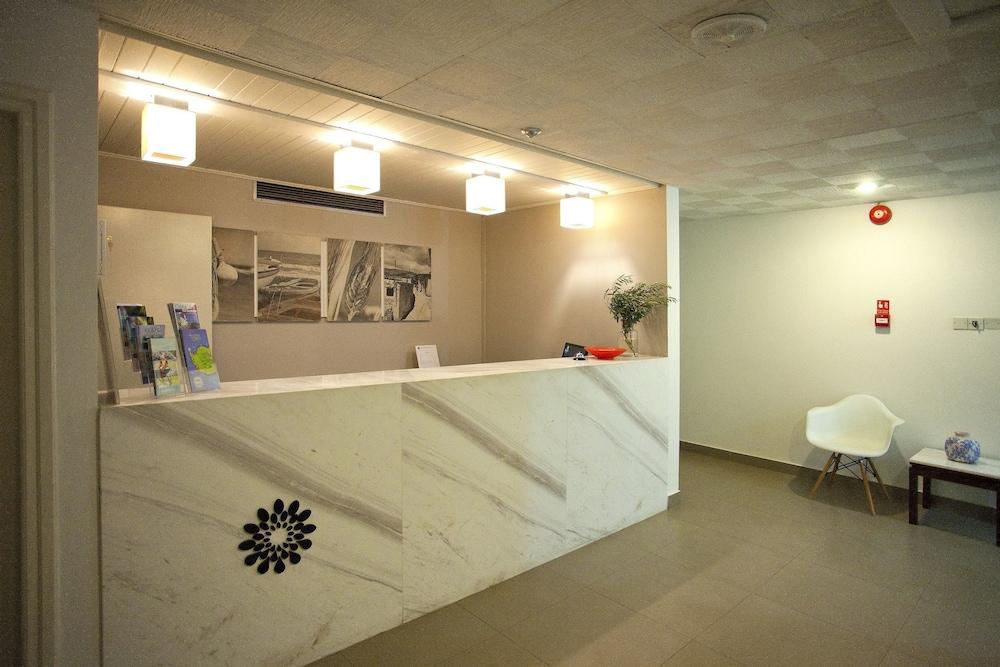 Costantiana Aparthotel Lárnaca