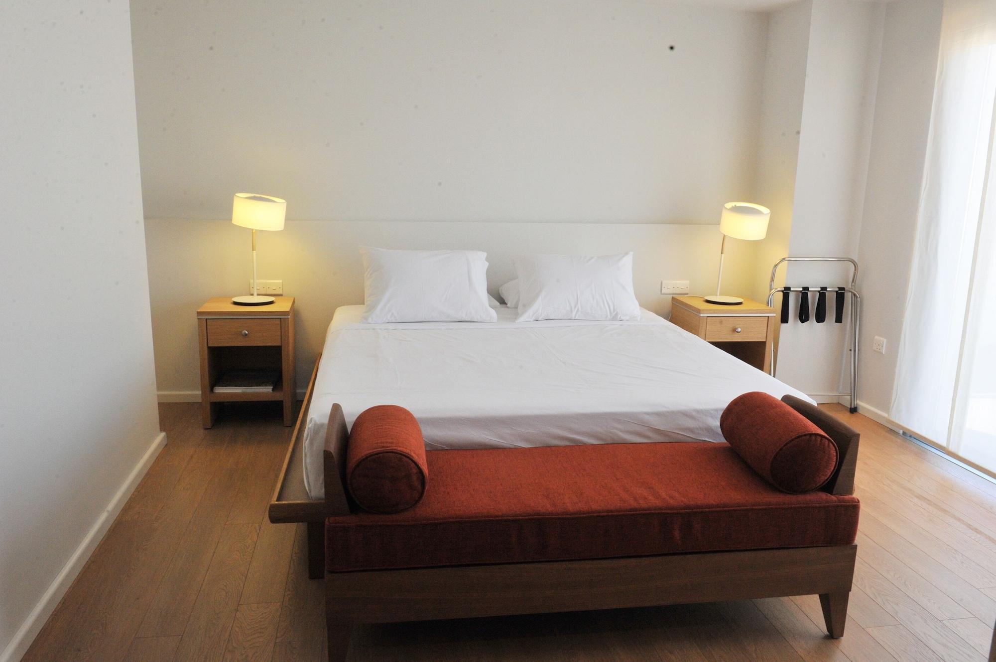 E-hotel Larnaca & 4* Perivolia