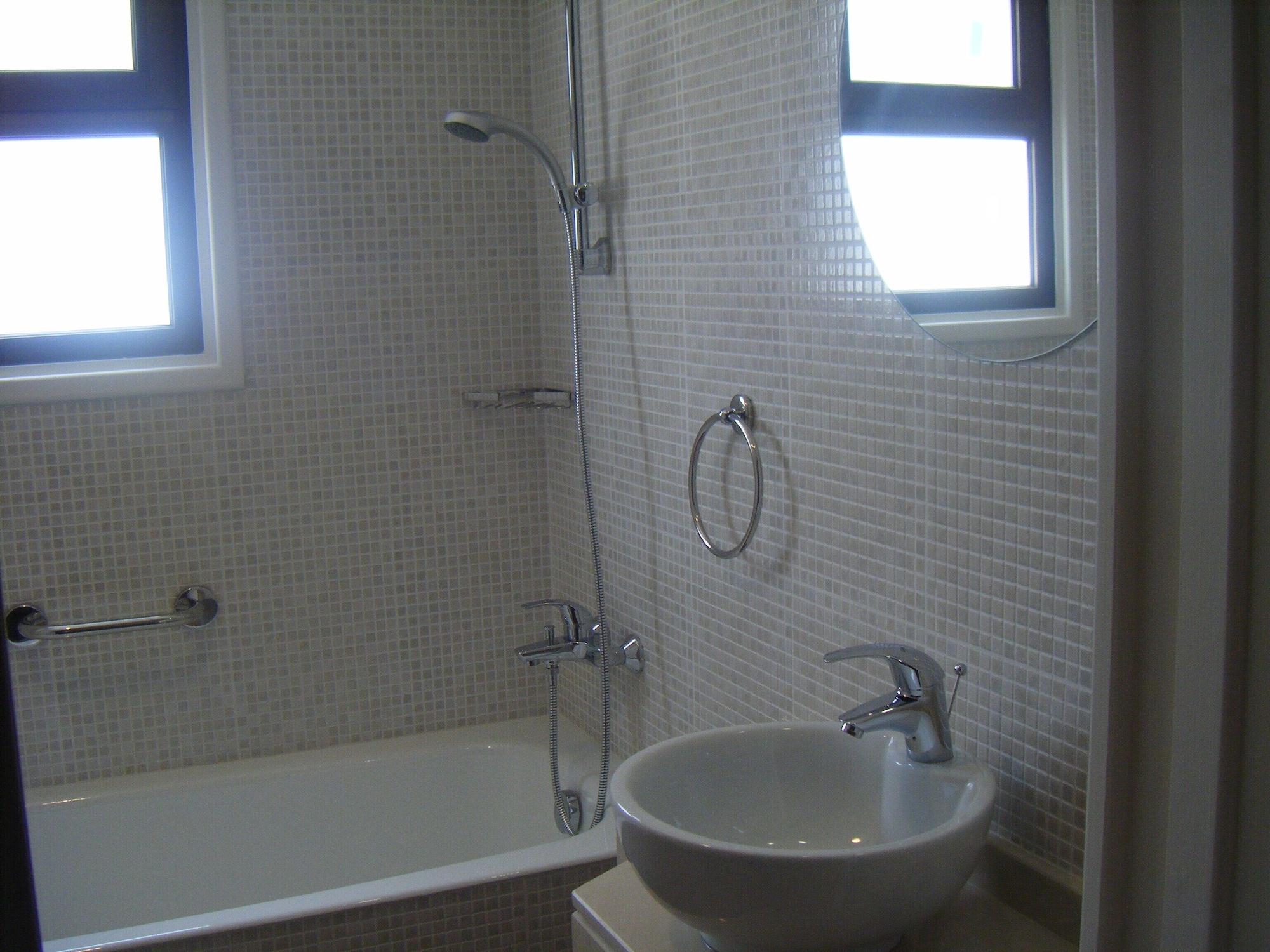 Crown Henipa 3* Larnaca