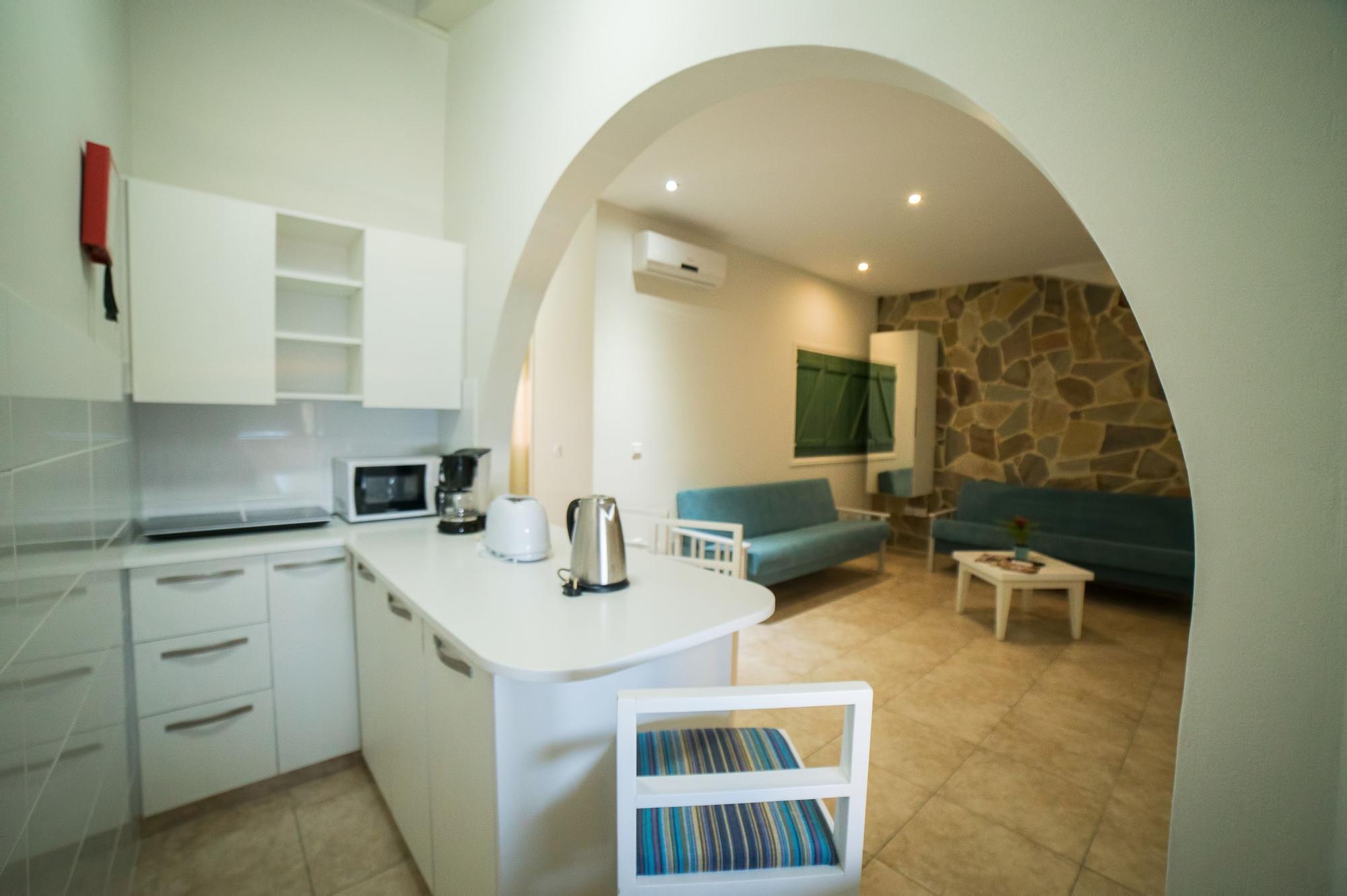Myroandrou Aparthotel Pernera