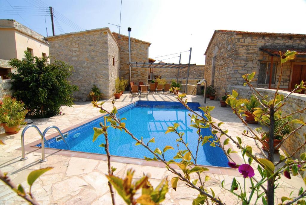 Anesi House *