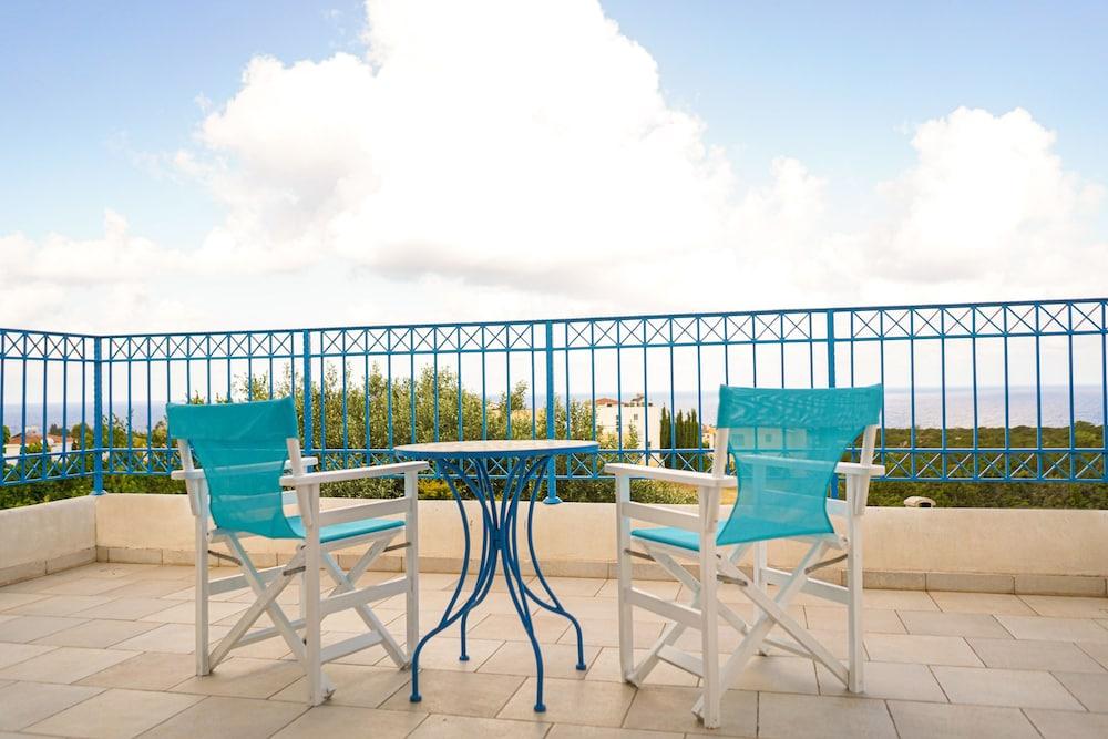 Sanders Azzurro Villa Paphos