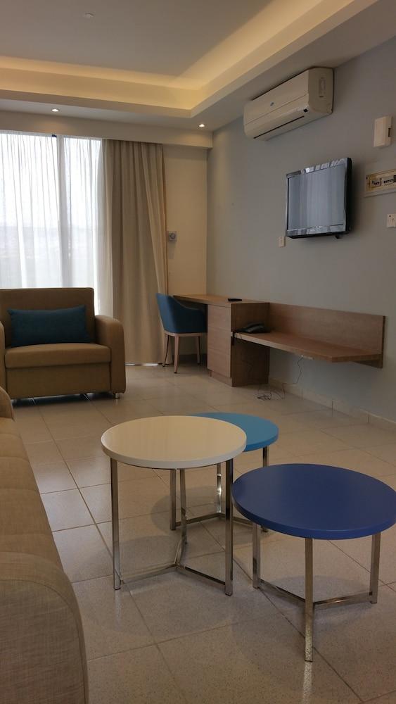 Marica's Boutique Aparthotel Kissonerga