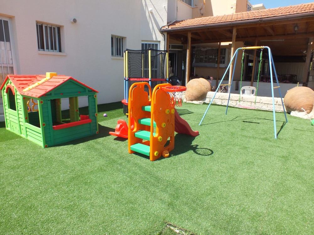 Petsas Aparthotel