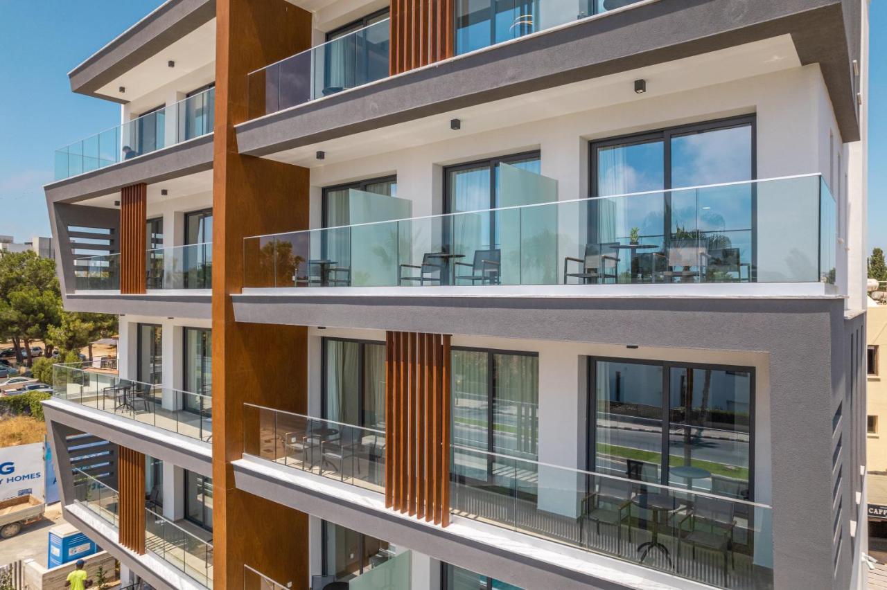 Waterside Sea View Aparthotel
