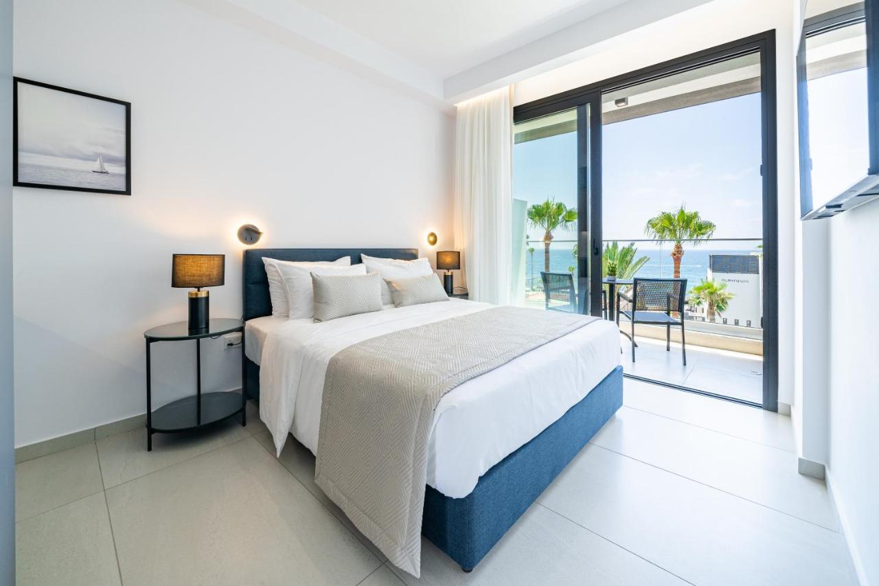Waterside Sea View Aparthotel Paphos