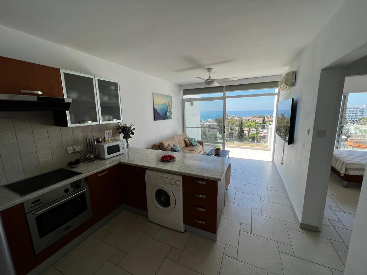 Apartment Door Getaway *