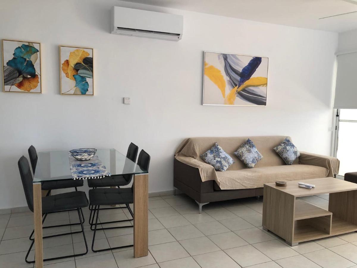 Kings Palace - Spacious 2-bed With Sea Views And Large Patio Apartamento
