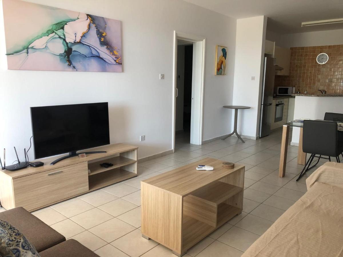 Kings Palace - Spacious 2-bed With Sea Views And Large Patio *