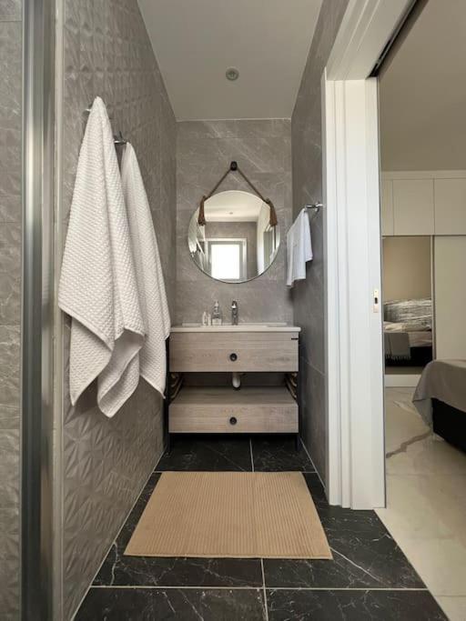 New Sea View Flat In Long Apartment *