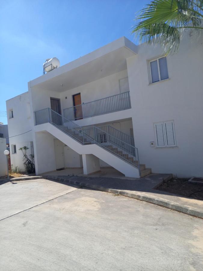 Akamandos 76 Peyia