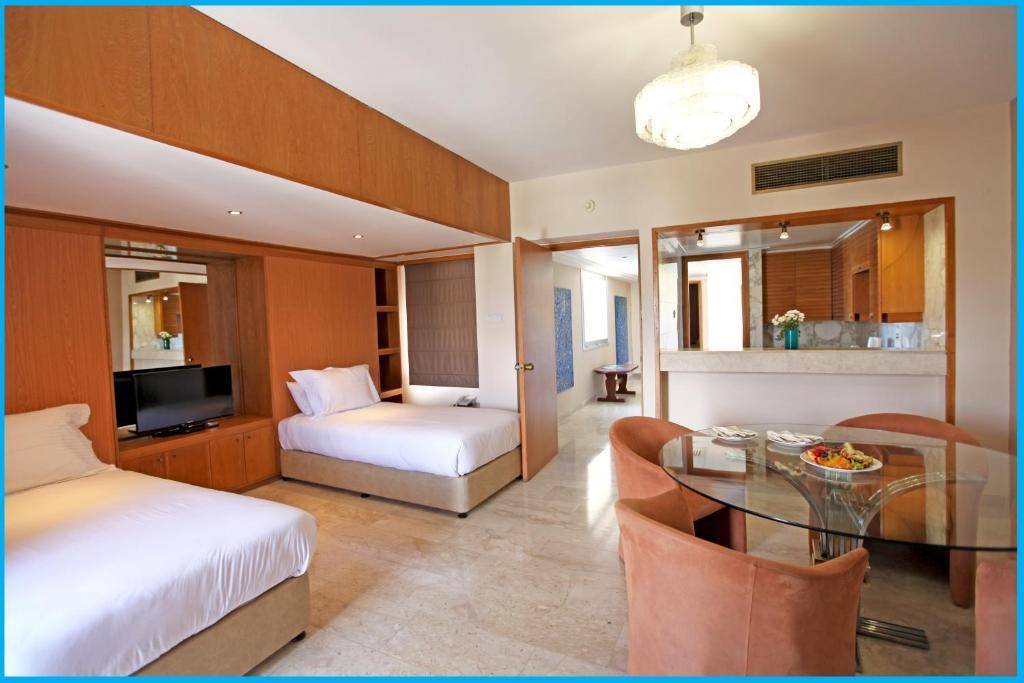 Hotel Poseidonia 4*