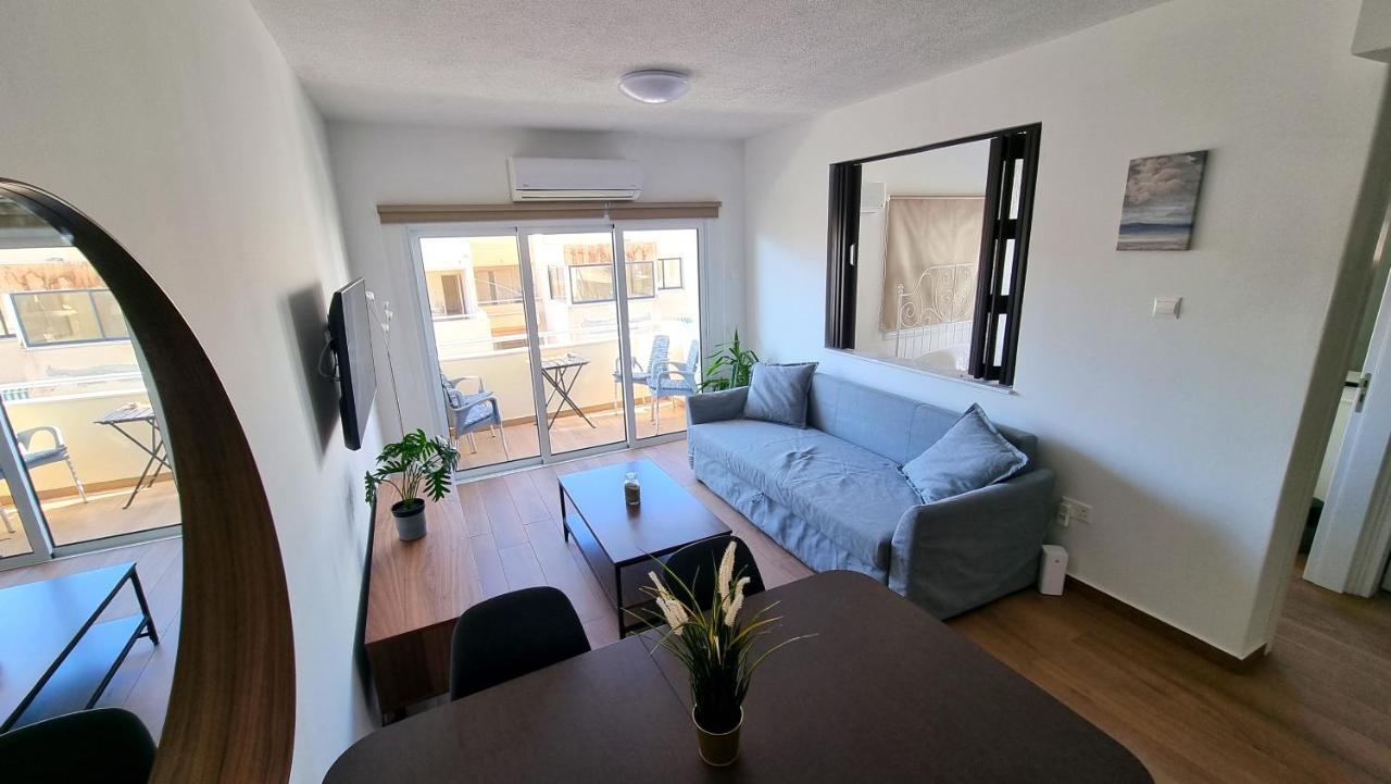 Apartment Sea View - 2 Min Walk To The & 200 Mbit Highspeed Internet *