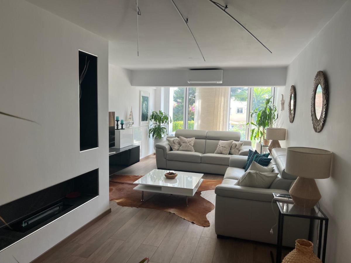 Modern Seaview Townhouse In Coral Bay (adults Only) Apartment
