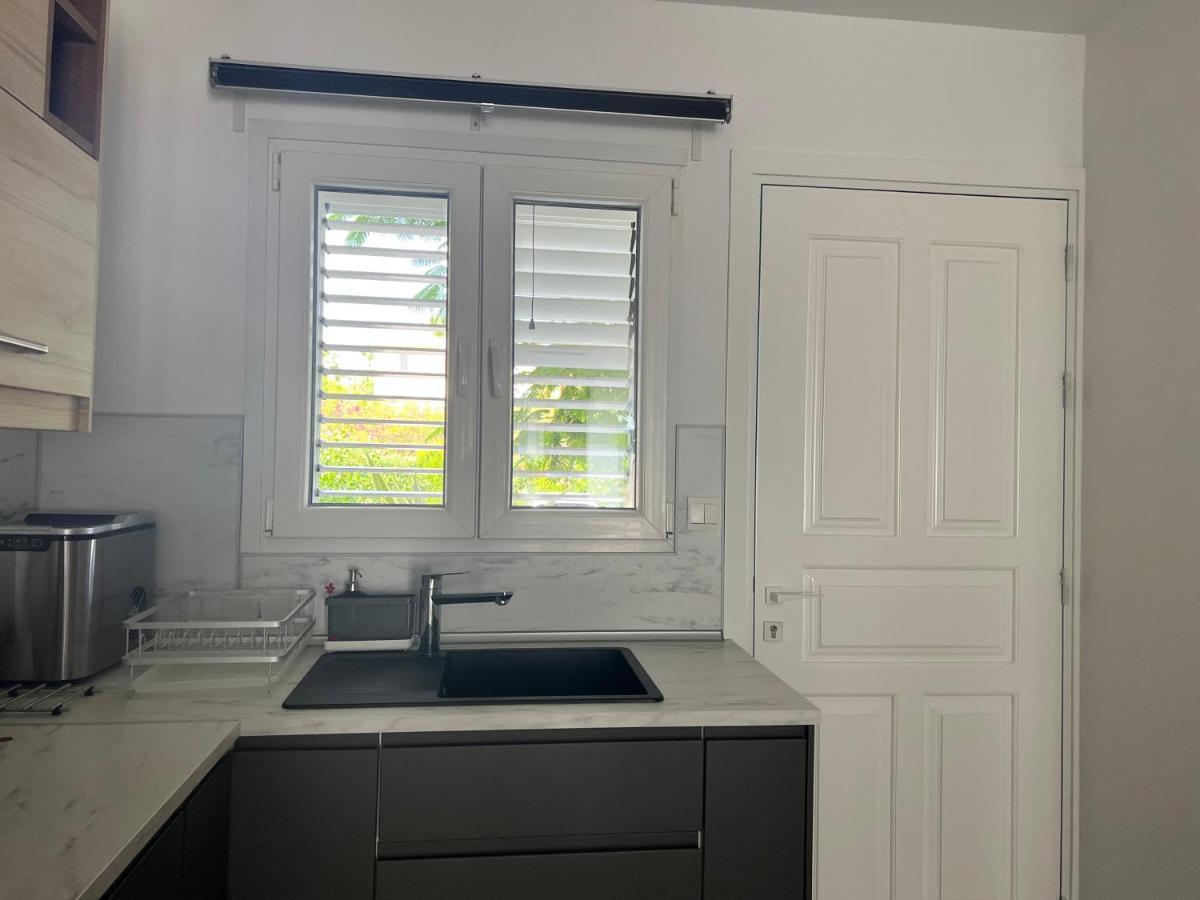 Modern Seaview Townhouse In Coral Bay (adults Only) *