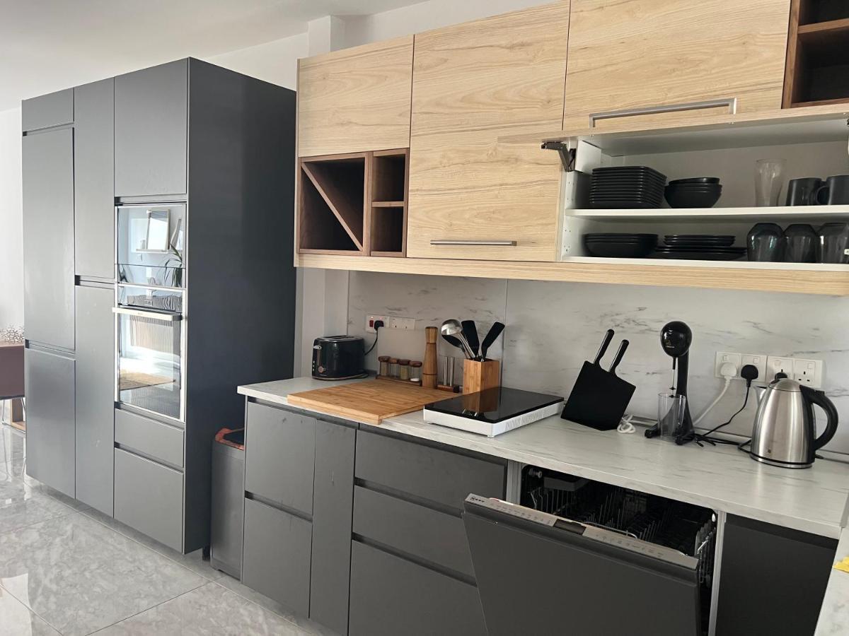 Modern Seaview Townhouse In Coral Bay (adults Only) Apartment *